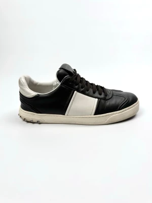 Valentino Flycrew Sneakers - Valentino Garavani Flycrew sneakers. Storlek 40. Alla nitar är kvar. Skick 8,5/10. Nypris ca 7700kr. 100% autentiska.