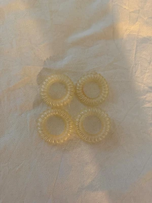 Spiralformade hårsnoddar - Fyra stycken spiralformade hårsnoddar. 