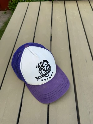 Kytone keps - Kytone keps mc märke. Nypris 800pix