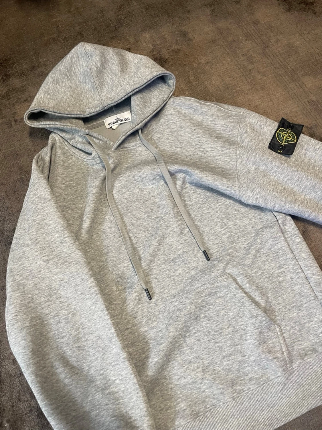 Grå hoodie från Stone Island - 2