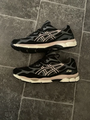 Asics skor  - Aldrig använda, storlek 44 