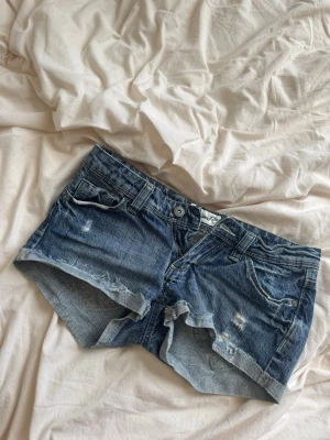 Lowwaist jeansshorts - Låg midjade jeansshorts köpta från Vinted förra året! Bra passform & bekväma💘