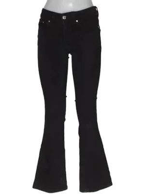 Svarta low bootcut jeans - Snygga svarta bootcut jeans med klassisk femficksmodell och utsvängda ben. Jeansen har knapp- och dragkedjestängning samt bälteshällor i midjan. Perfekta för dig som gillar en retroinspirerad look.