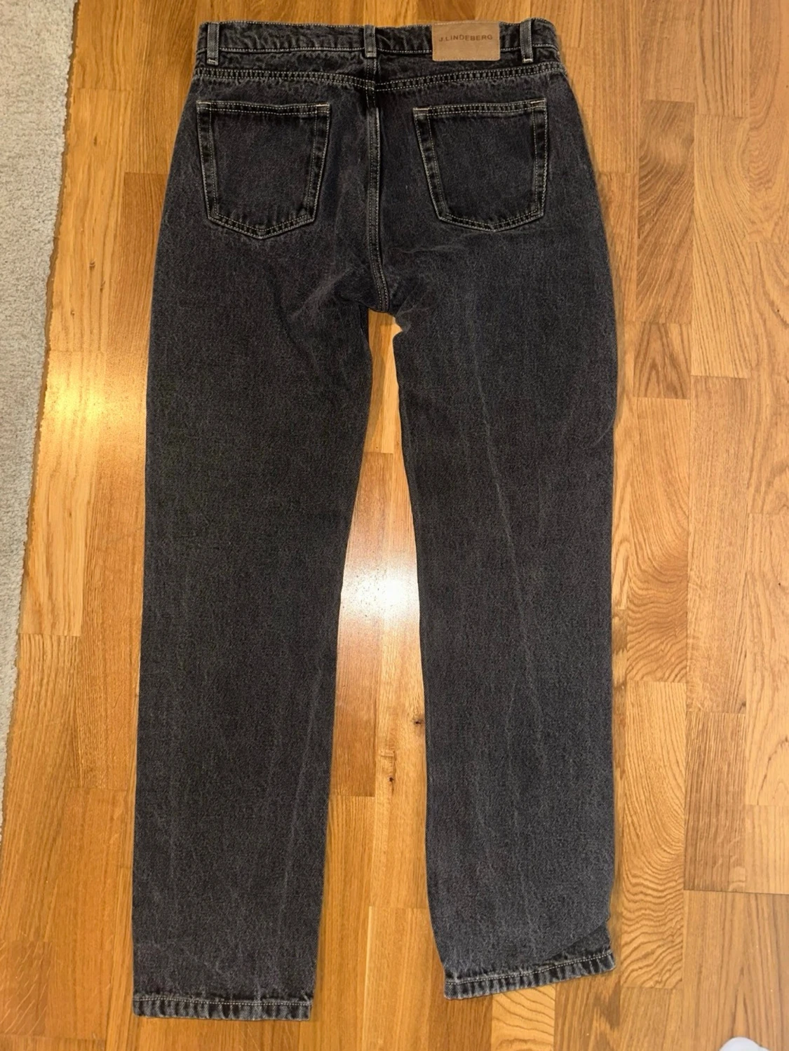 Svarta raka jeans från J.Lindeberg
