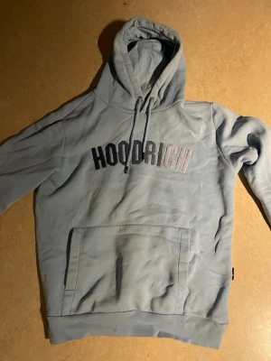 Ljusblå hoodie från Hoodrich - Ljusblå hoodrich hoodie, pris kan diskuteras