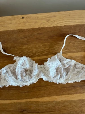 Spets BH ifrån Change - Spets BH ifrån Change , använd 1 gång, säljer eftersom den är för liten. Storlek på bilden.