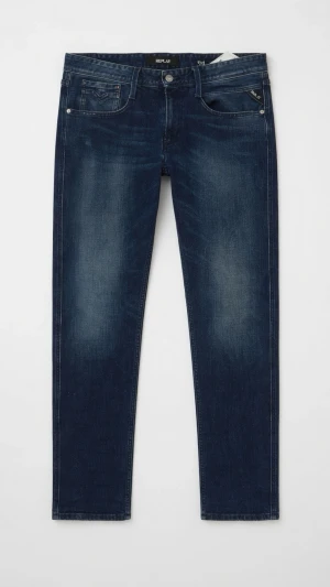 Mörkblå Replay Anbass. - Snygga mörkblå slim fit jeans från Replay med klassisk femficksdesign och subtila slitningar på låren. Jeansen har en modern passform som sitter tight längs benen och är tillverkade i denim med stretch för extra komfort.
