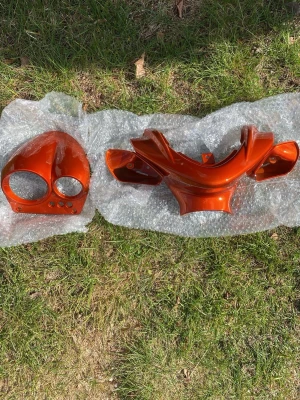 Styrkåpa aerox - Säljer styrkåpa till areox. Dem är helt oanvända. Passar dem äldre aerox modellerna. 