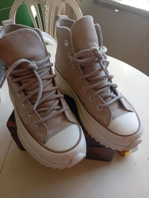 Converse Hike strl 38, 5  - Knappt använda converse hike i storlek 38,5. Jättesköna och fina ❤️