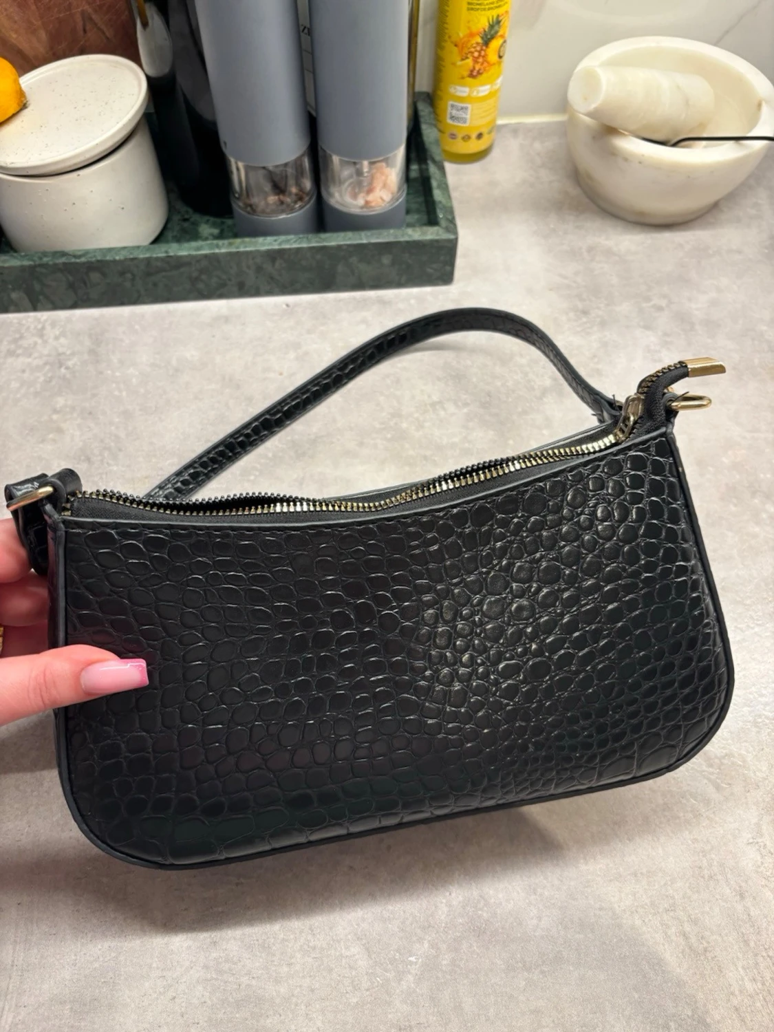 Svart croco handväska med dragkedja