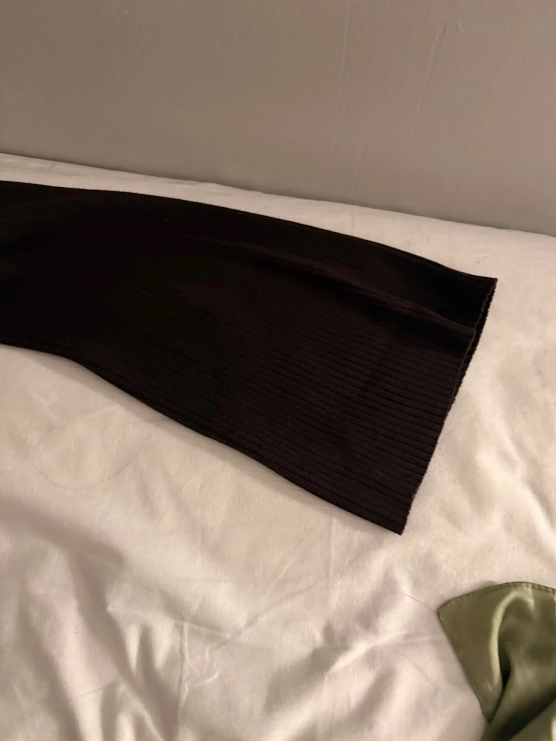 Brun ribbad långklänning med v-ringning - 2