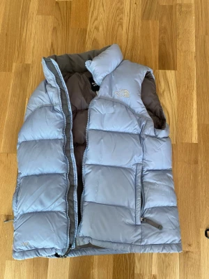 Ljusblå dunväst från The North Face - Ljusblå puffer väst från north face