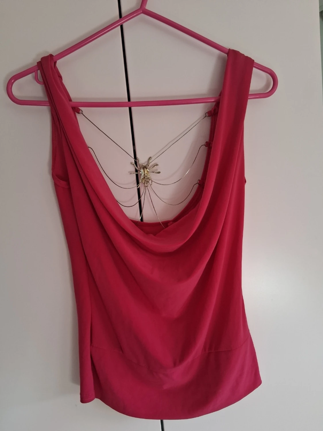Rosa ärmlös topp med djup rygg