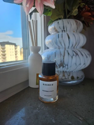 ESSNCE Femina Vivit Eau de Parfum - Endast testad men var inte min typ av doft så säljer vidare här 🌸