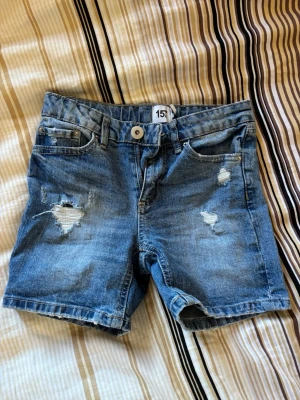 Shorts denim - Denim shorts från lager 157, storlek 150/XS. Knappt använda 