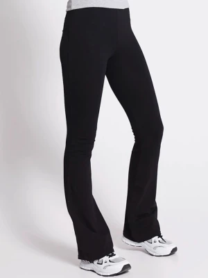 Svarta leggings från Lager 157, storlek XL - Säljer ett par svarta leggings från lager 157 i storlek XL. De har en enkel och stilren design med raka ben och resår i midjan och mjukt stretchigt material. 