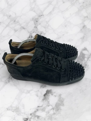 Christian Louboutin Junior spikes sneakers  - Storlek 43 skick väldigt bra! 