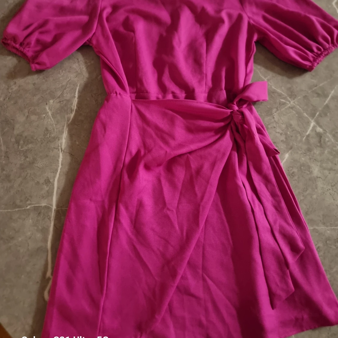 Rosa omlottklänning med knyt - 1