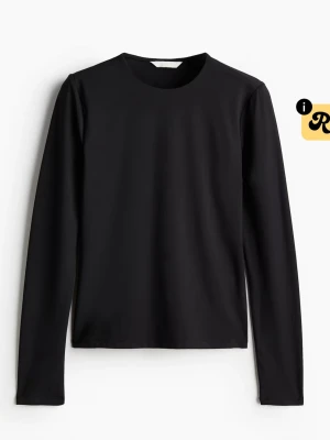 Svart långärmad topp i stretch - Jättesnygg basic tajt svart tröja. Materialet är super stretchigt och sitter tajt men bekvämt. Använd flera gånger men den ser ny ut🫶