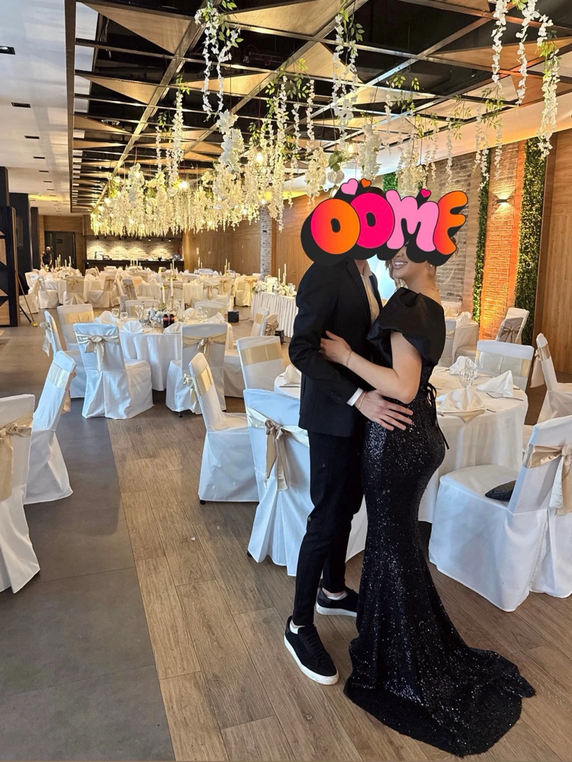 Svart glittrig långklänning - 1