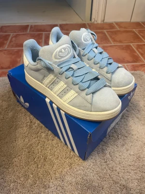 Adidas campus - Säljer dessa superfina campus som är i nyskick då jag endast använde dom ett fåtal gånger men tyvärr så va dom för små. Har inga tecken på användning alls💕