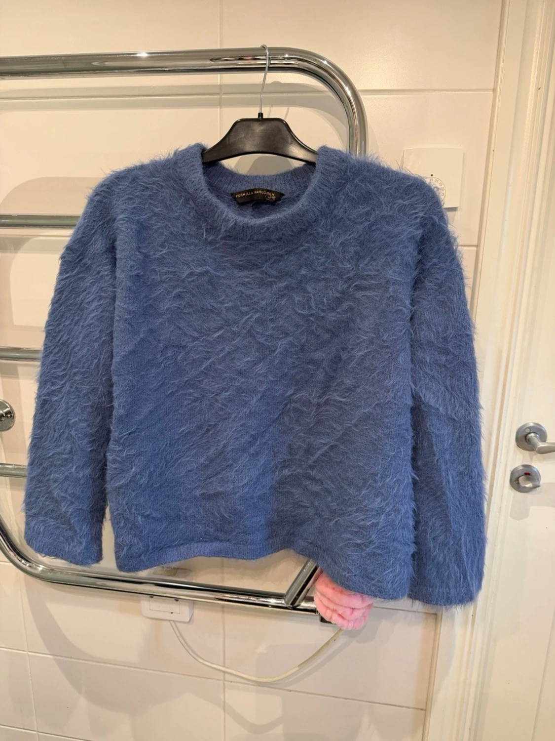 Ljusblå fluffig tröja Pernilla Wahlgren