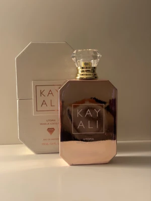 Kayali Utopia Vanilla Coco parfym - I princip oanvänd Kayali Utopia Vanilla Coco