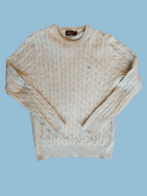 Morris kabelstickad beige - Snygg Créme Cabelstickad Tröja från Morris | Storlek M | Skick 9/10 | Färg Créme | Pris diskuterbart 😊