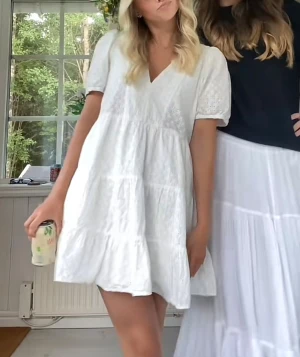 Studentklänning  - Superfin klänning från Zara perfekt till student eller midsommar💓💓 passar XS-M