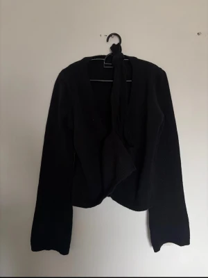 Ny kofta ifrån shein - Omlott kofta Aldrig använd stl L köpt för 199 kr