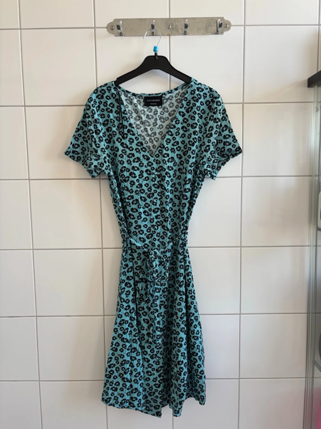 Turkos leopardmönstrad kortklänning - 4