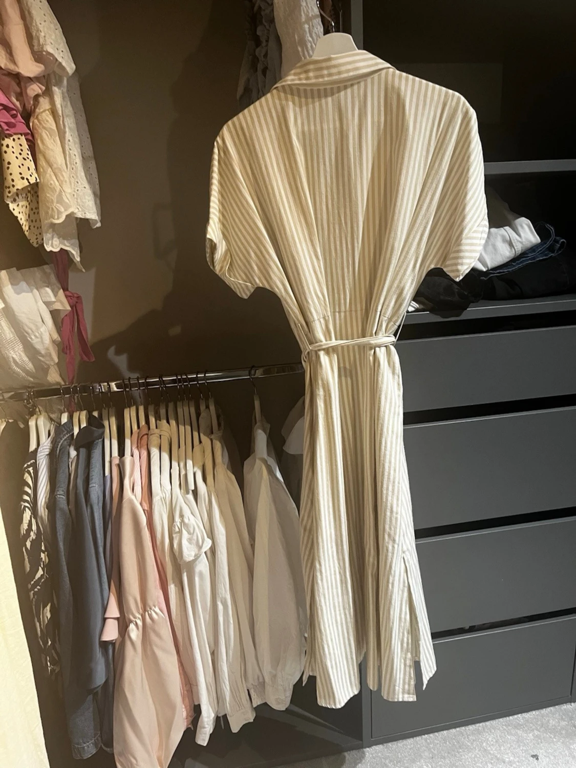 Randig skjortklänning med knytband - 1