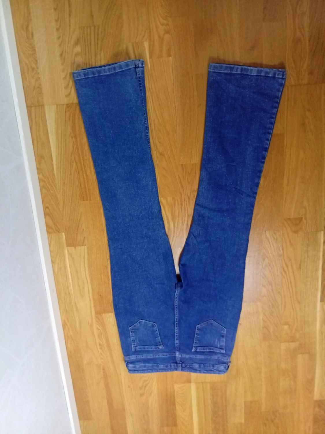 Blå utsvängda jeans - 1