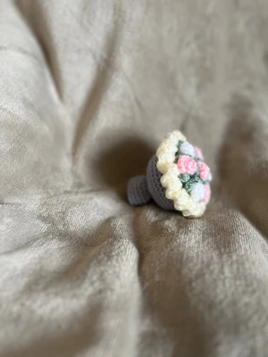 Virkad mini bukett  - Buketten är ca 8 cm hög 🌸