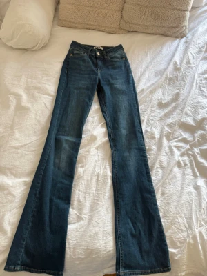 Bootcut jeans Only  - Säljer dessa fina bootcut jeans i storlek XS längd 34. Endast använda en gång. 🥰