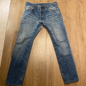 Dior clawmark jeans - Säljer nu mina dior hedi jeans. Otroligt feta och i relativt gott skick. W29. Tveka inte på att höra av er om ni har några frågor eller funderingar!
