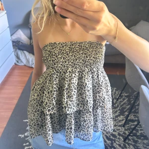 Leopard volangkjol - Jättefin leopardkjol som kan användas till topp också!!