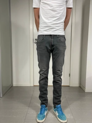 Replay Anbass Hyperflex Jeans  - Säljer nu dessa Replay Anbass Hyperflex Jeans, skriv för fler bilder/frågor🙌🏼