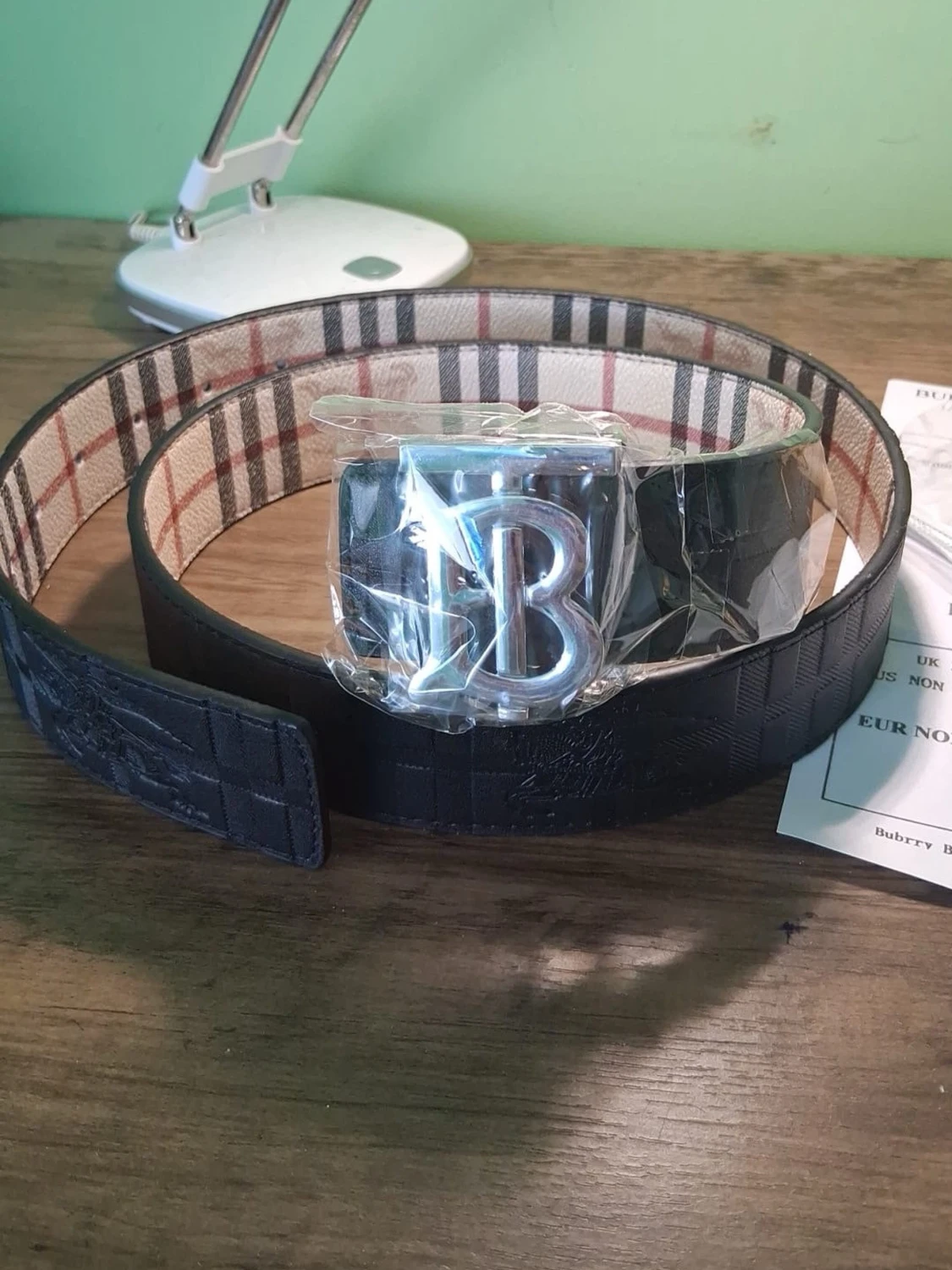 Burberry bälte med silver B-spänne