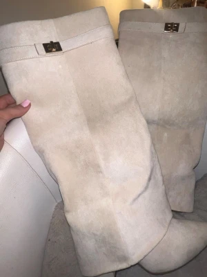 Folded boots lululia - Beiga folded boots från Lululia. Aldrig använda (förutom testat hemma).