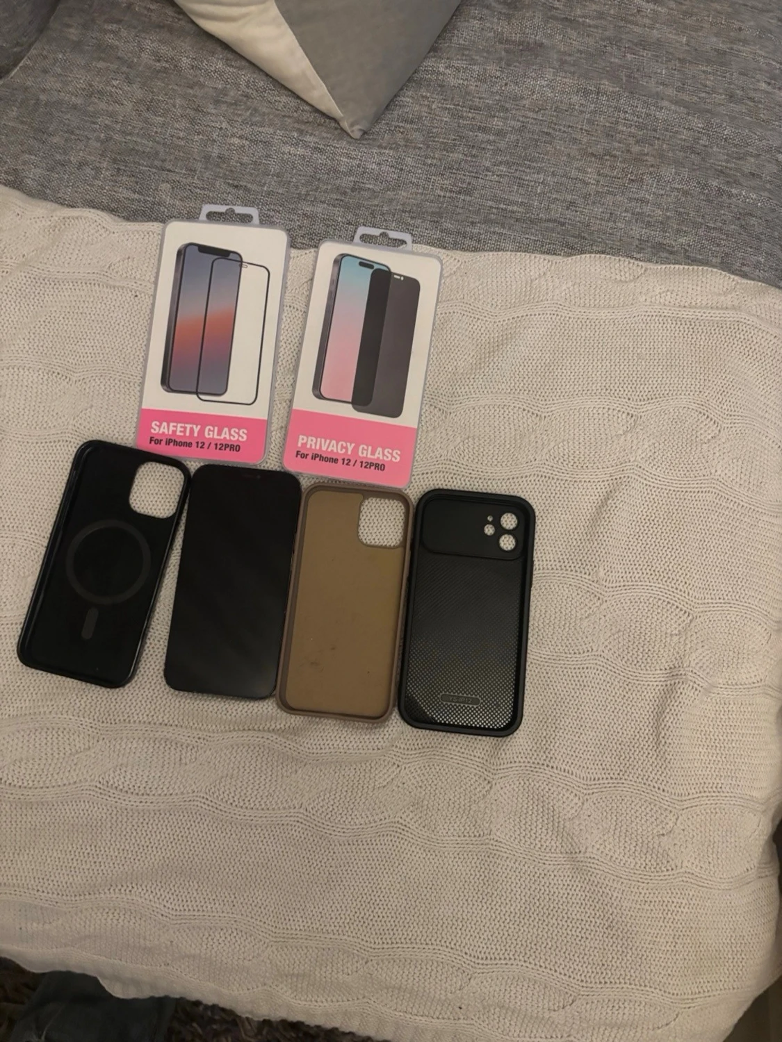 iPhone 12  - 4