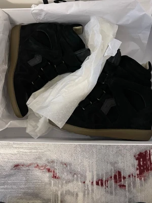 Isabel marants - Hej säljer dessa fina isabel marants, helt nya oanvänt skick! Hör av er för mera bilder eller fårgot och funderingar!💕