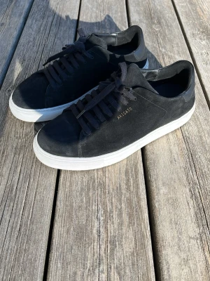 Arigatos - Snygga Axel arigatos sneakers, knappt använda