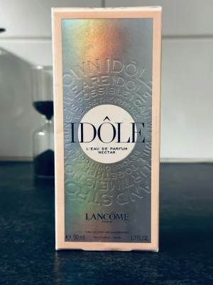 Lancôme Idôle Nectar EdP 50ml - Lancôme Idôle Nectar 50 ml – helt ny och oöppnad. Nypris ca 1160 kr hos KICKS och för närvarande slutsåld online.