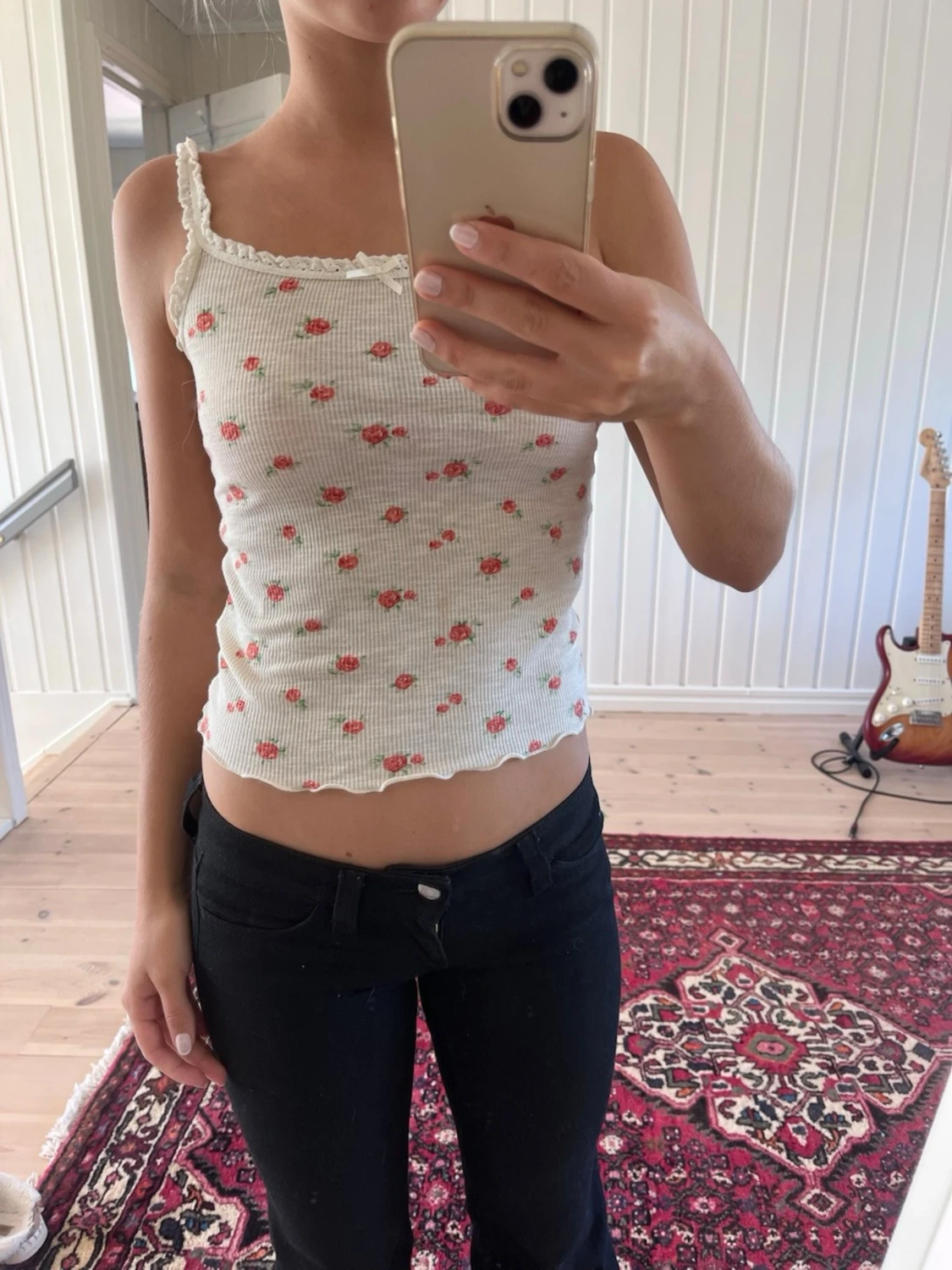 Vit blommig ribbad linnetopp från HM