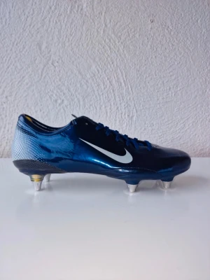 Nike Mercurial Vapor VIII SG - * I'm a reseller, not a manufacturer and therefore unable to hold responsibility for the performance, durability or longevity of the boots!   * I offer no returns once a product has been used!  Skick: 10/10 Storlek: 45,5  Produktkod: 312605-401 