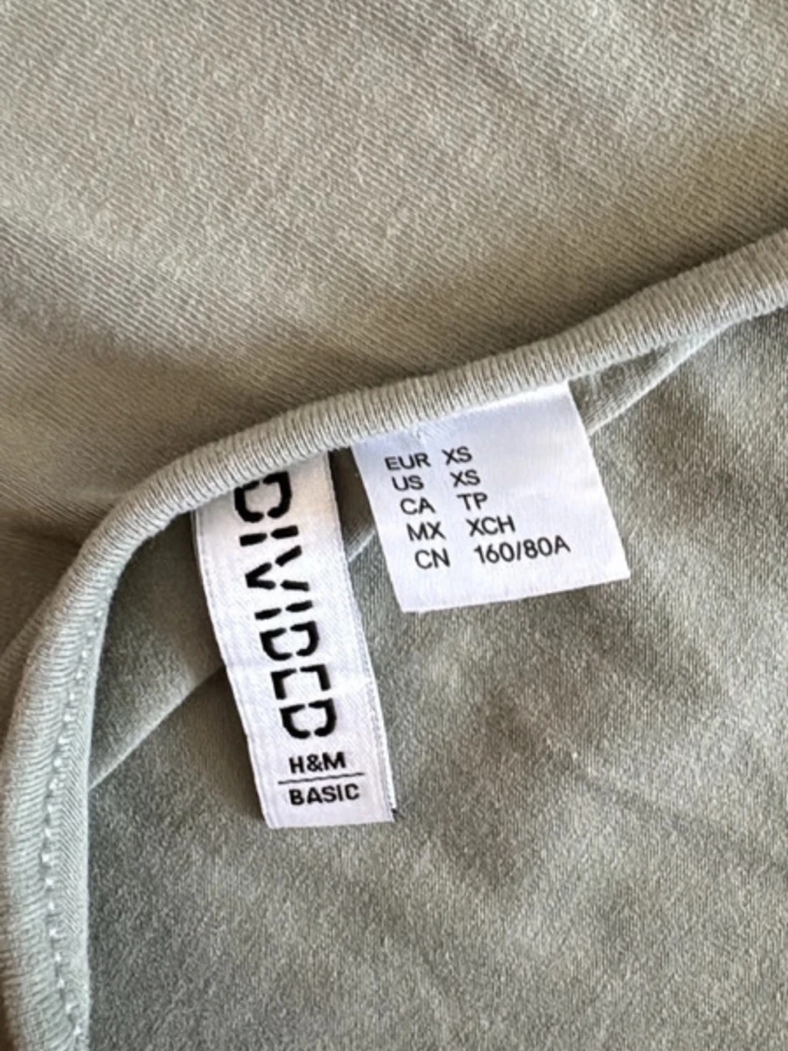 Grön  ärmlös klänning med smala band - 2