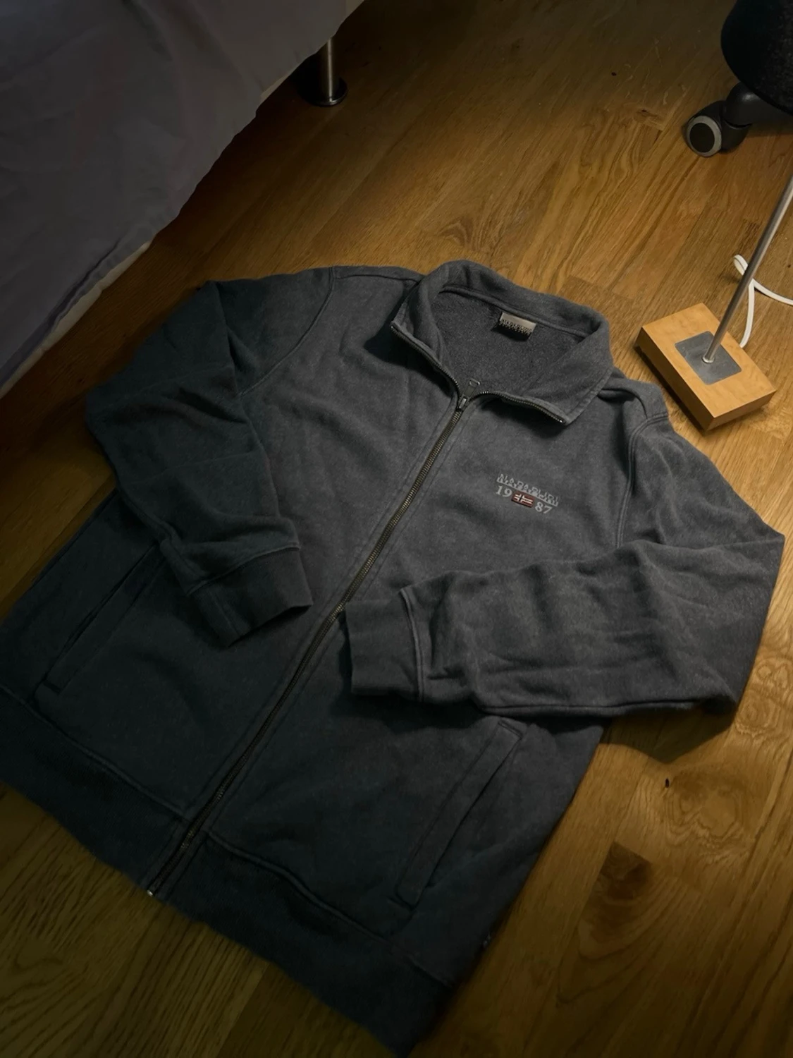 Mörkgrå ziptröja från Napapijri