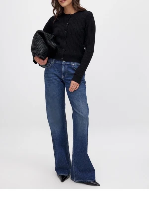 Lowwaist straight jeans från NA-KD - Helt nya jeans från NA-KD, endast testade. Jeansen är lågmidjade med rak passform. Storlek 38. Köpta för 700kr. 