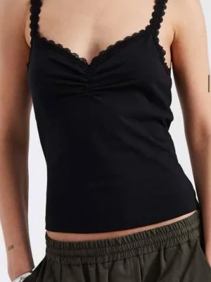 Linne  - Linne/topp med spets från bershka som är oanvänt. 🤍